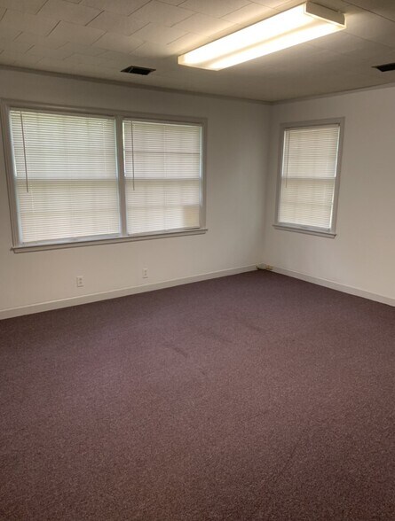 More Photos Of 8207 Stagecoach Rd, Little Rock Office For Sale