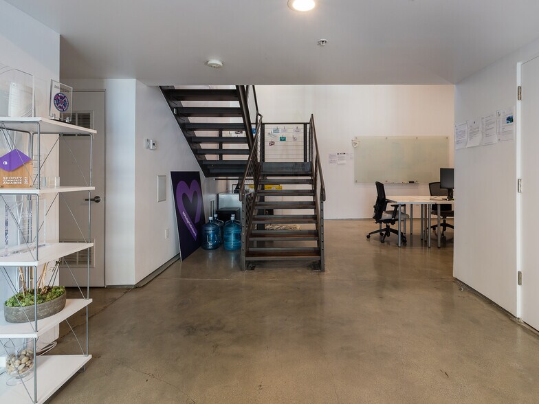 More Photos Of 2100 Abbot Kinney Blvd, Venice Office For Lease