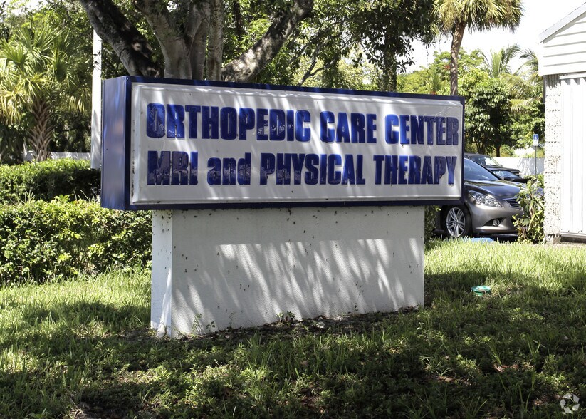 More Photos Of 230 S Dixie Hwy, Hallandale Beach Medical For Sale