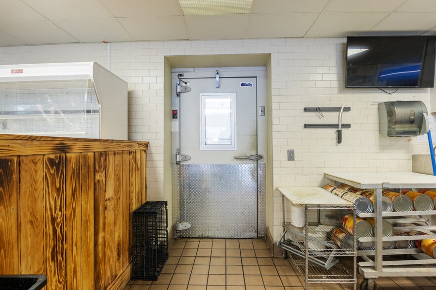 More Photos Of 7909 High School Rd, Elkins Park Restaurant For Sale