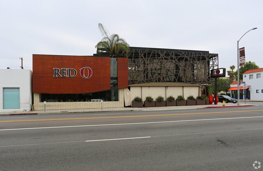 More Photos Of 8155 Melrose Ave, Los Angeles Restaurant For Sale