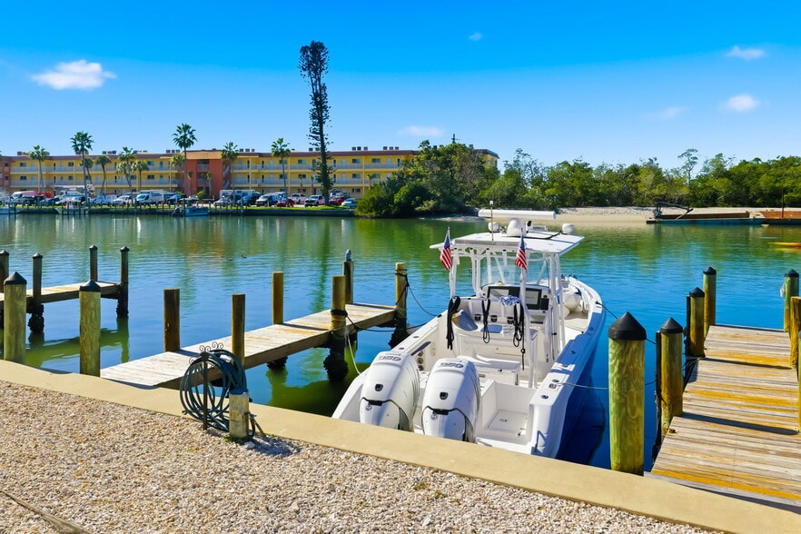 More Photos Of 9022 Midnight Pass Rd, Sarasota Apartments For Sale