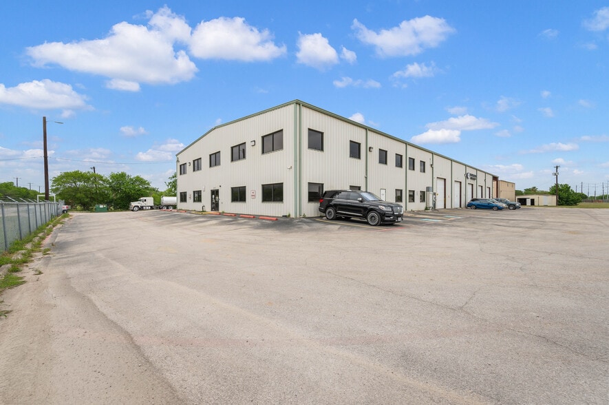 More Photos Of 2375 Walsh Rd, San Antonio Manufacturing For Sale