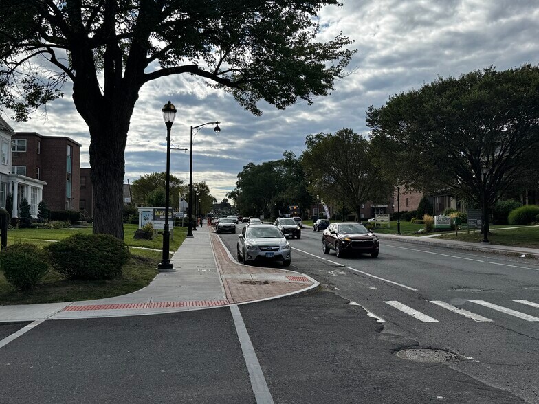 More Photos Of 593 Farmington Ave, Hartford Office For Lease