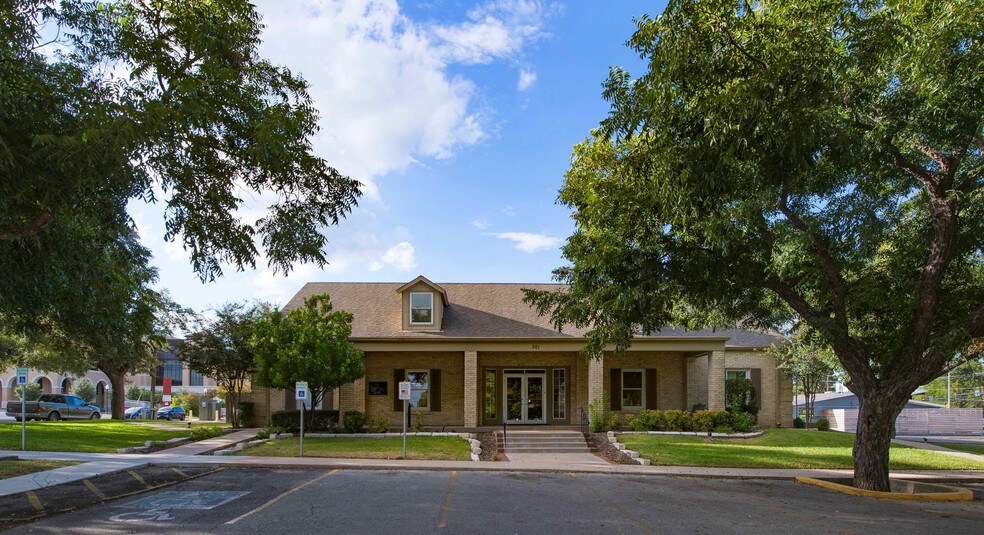 More Photos Of 301 N C M Allen Pkwy, San Marcos Loft Creative Space For Lease