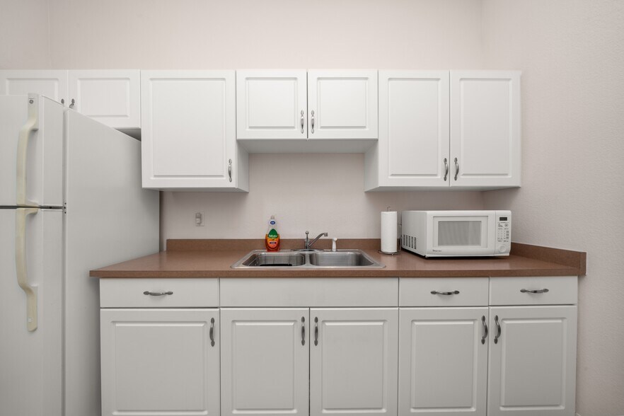 More Photos Of 405 W Interlake Blvd, Lake Placid Office For Sale