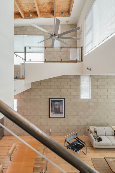 More Photos Of 717 N Highland Ave, Los Angeles Flex For Sale