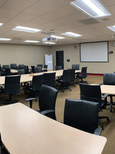 More Photos Of 11340 Blondo St, Omaha Loft Creative Space For Lease