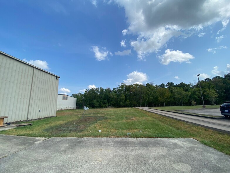 More Photos Of 4950 Washington Blvd, Beaumont Light Manufacturing For Sale