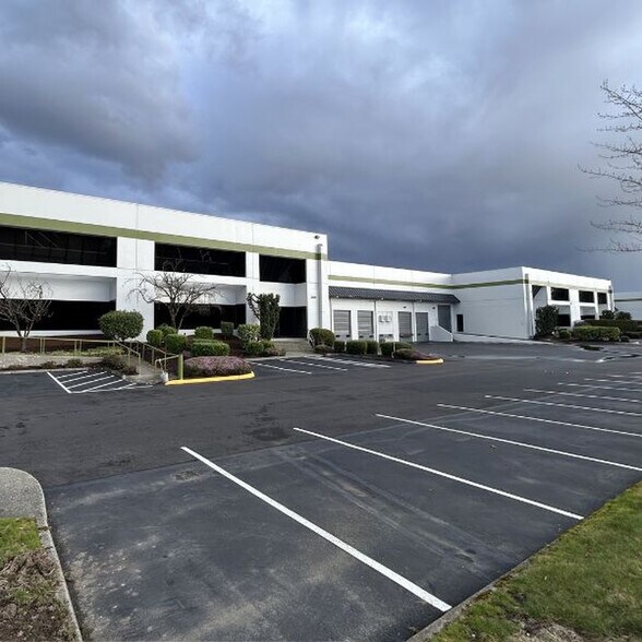 More Photos Of 510-550 Andover Park W, Tukwila Warehouse For Lease