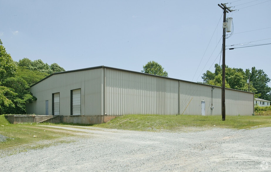 Primary Photo Of 117-D Liberty Dr, Thomasville Warehouse For Lease