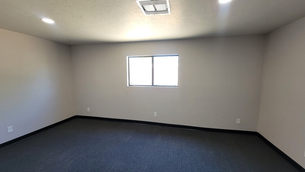 More Photos Of 1026 N Columbus Blvd, Tucson Light Manufacturing For Sale