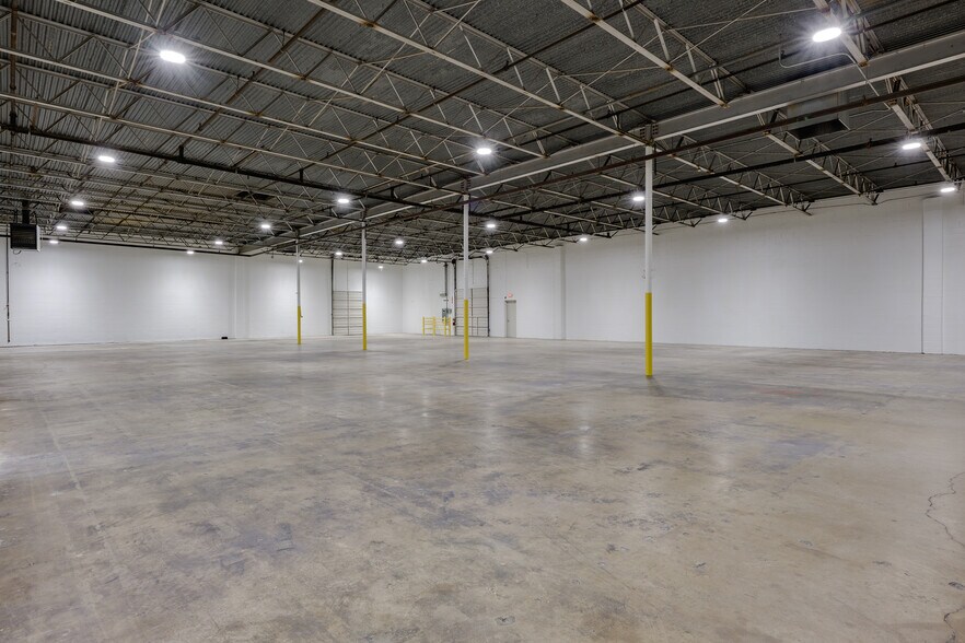 More Photos Of 5020-5022 Sharp St, Dallas Manufacturing For Sale