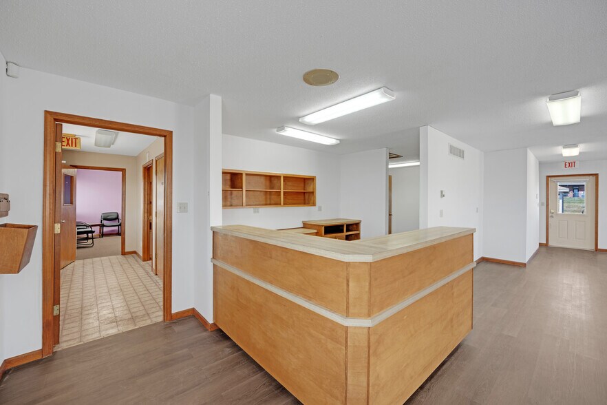 More Photos Of 804 Winchester Dr, Sedalia Medical For Sale