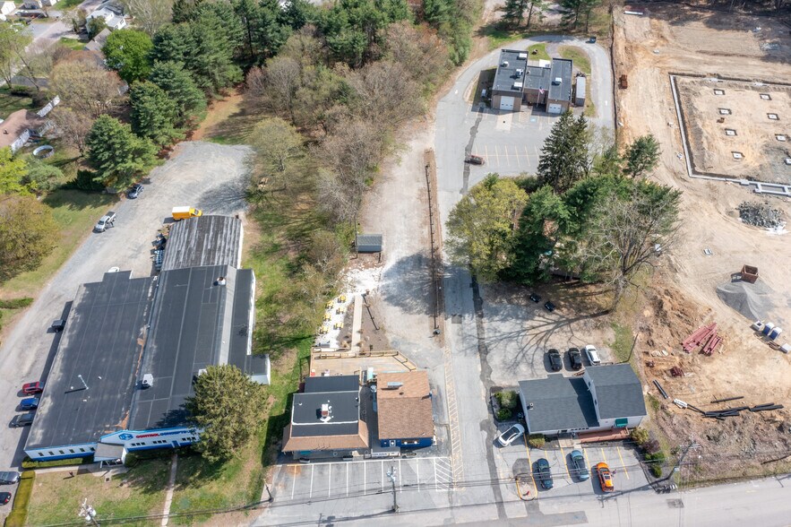 More Photos Of 17 S Main St, Brooklyn Freestanding For Sale