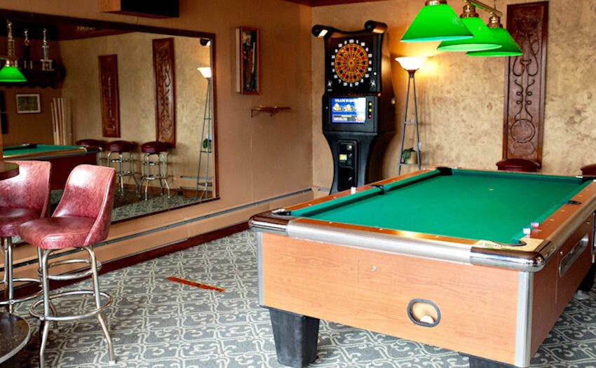 More Photos Of 201 Steele St, Algoma Hotel For Sale