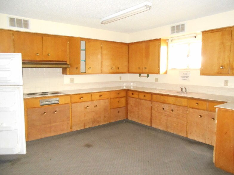 More Photos Of 512 E Greene St, Carlsbad Flex For Sale