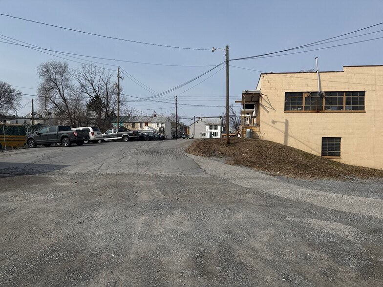 More Photos Of 405 N East St, Carlisle Distribution For Lease