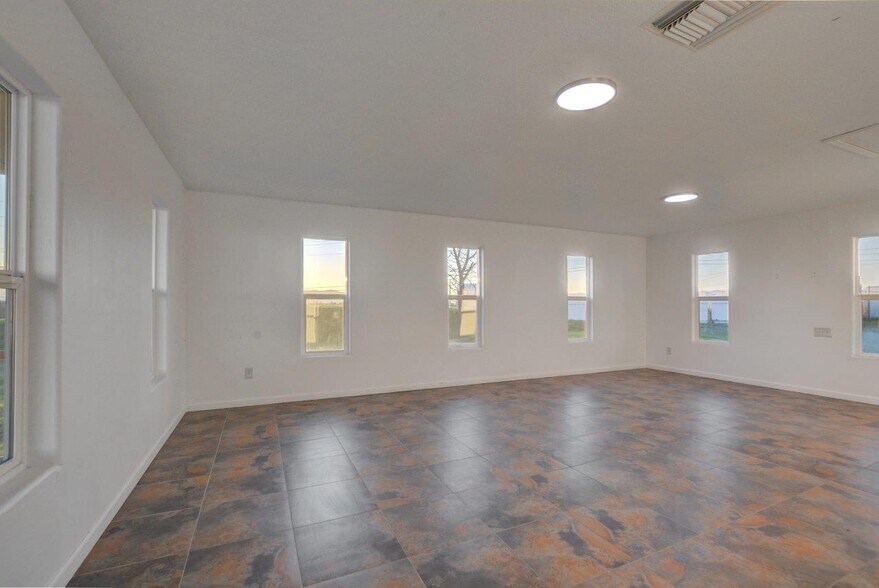 More Photos Of 6804 Agate Rd, White City Flex For Sale