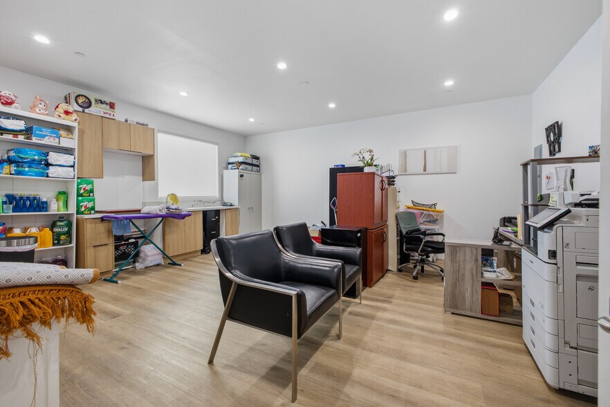 More Photos Of 18853 Saticoy St, Reseda Apartments For Sale