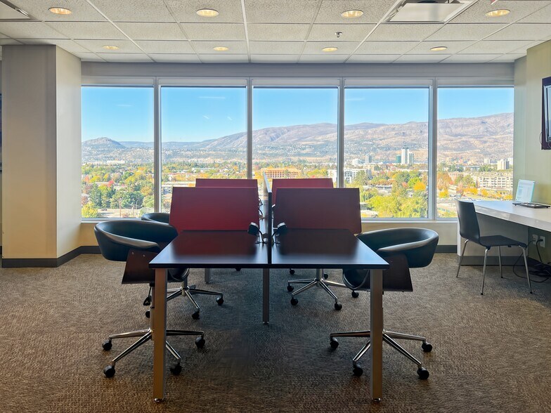 More Photos Of 1631 Dickson Av, Kelowna Coworking Space