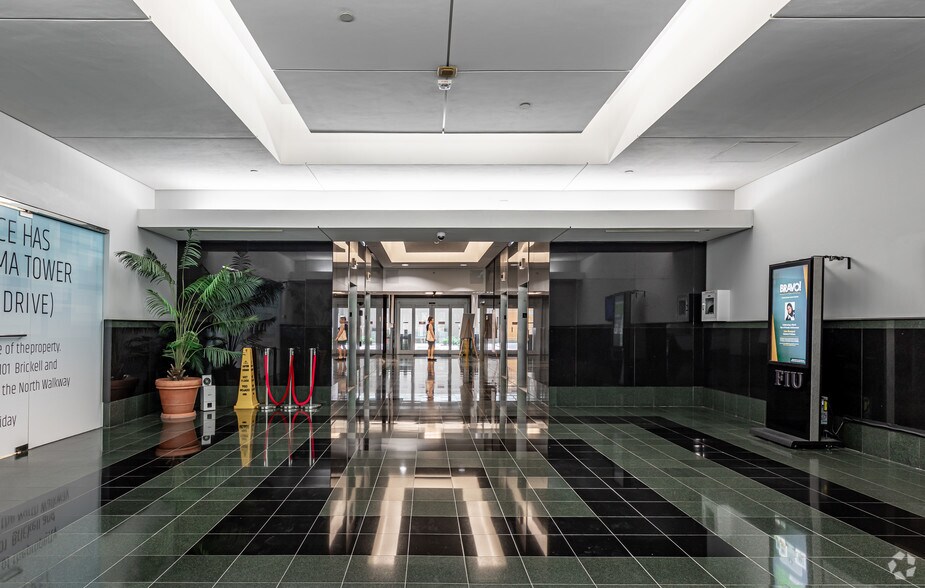 More Photos Of 1101 Brickell Ave, Miami Office For Lease