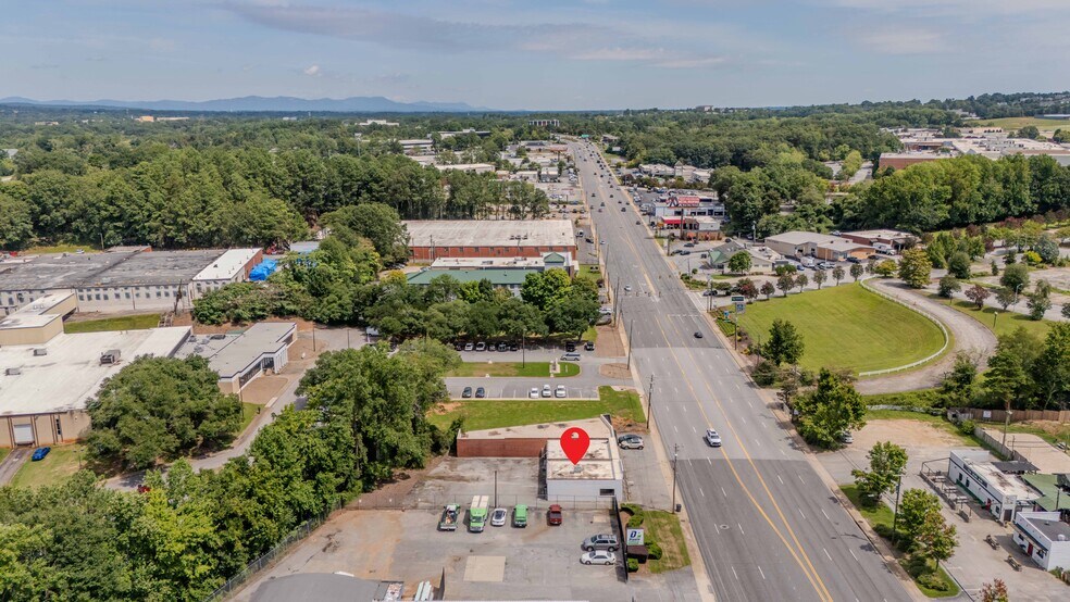 More Photos Of 215 N Pleasantburg Dr, Greenville Office For Sale