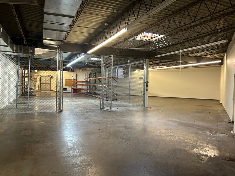 More Photos Of 2909 S Anthony Ln, Saint Anthony Office For Sale