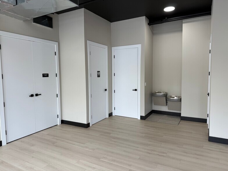 More Photos Of 3043 W Irving Park Rd, Chicago Apartments For Lease