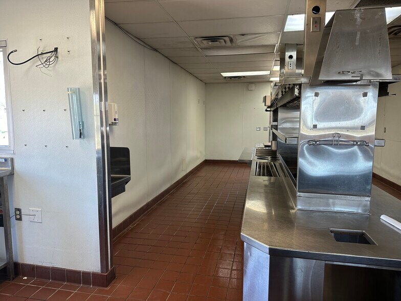 More Photos Of 2400 Richmond Rd, Texarkana Unknown For Lease