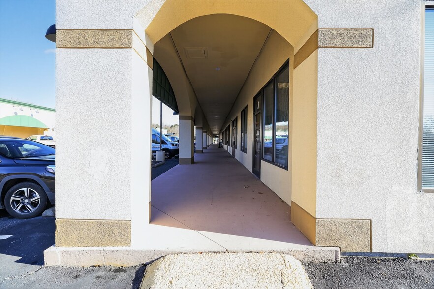 More Photos Of 11651-A-H N Main St, Archdale Unknown For Lease