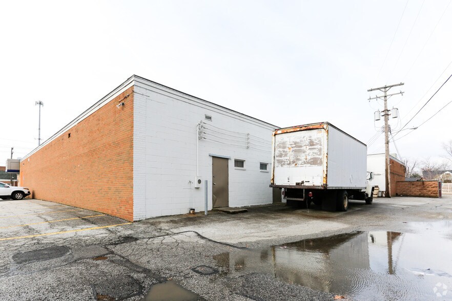 More Photos Of 6145 Mayfield Rd, Mayfield Heights Freestanding For Lease