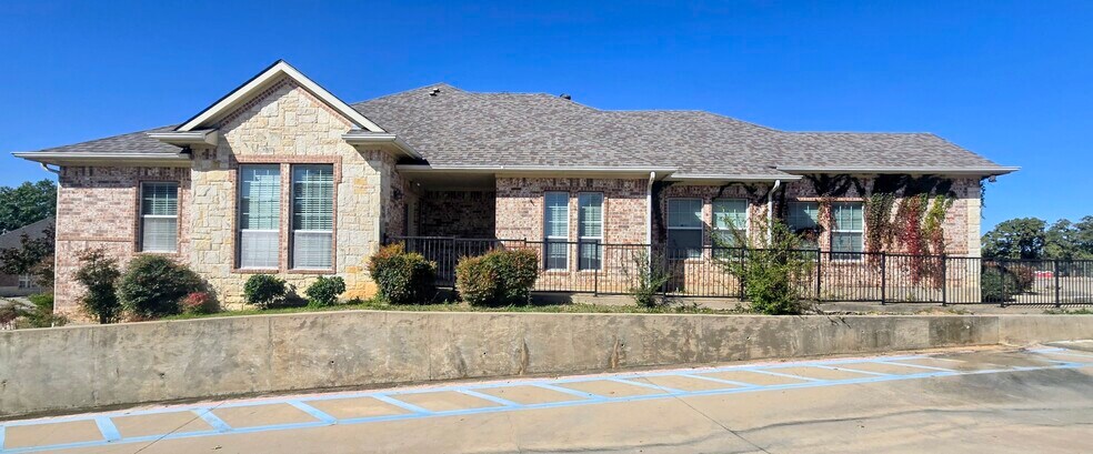 More Photos Of 1205 Bent Oaks Ct, Denton Office For Sale