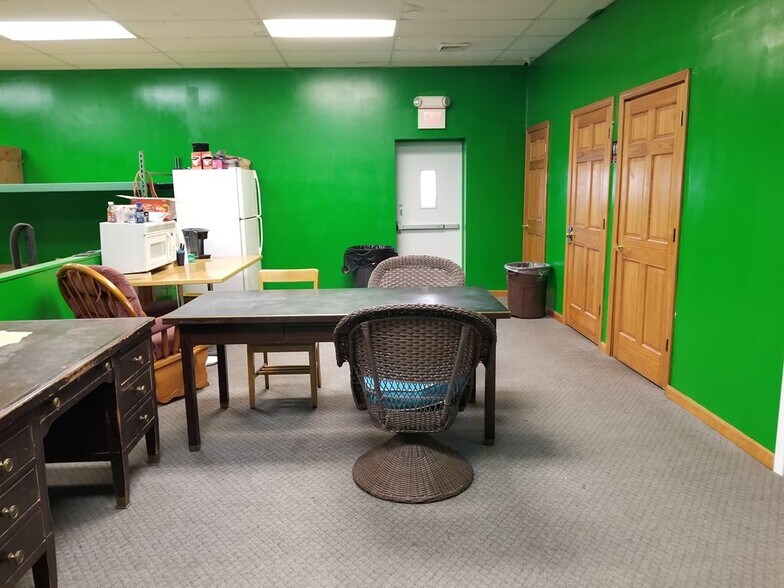 More Photos Of 914 Lackawanna, Horseheads Warehouse For Sale