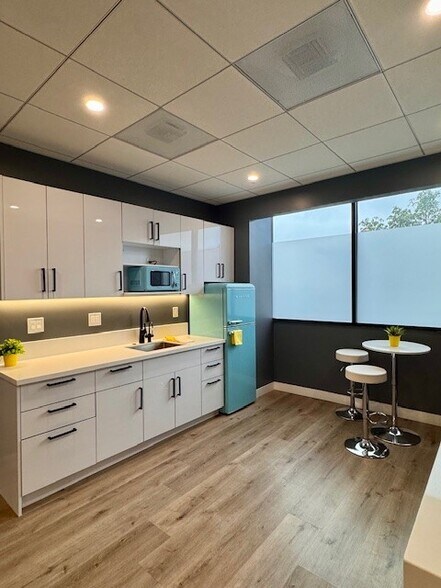 More Photos Of 11965 Venice Blvd, Los Angeles Loft Creative Space For Lease