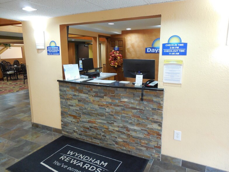 More Photos Of 3040 5th Ave S, Fort Dodge Hotel For Sale