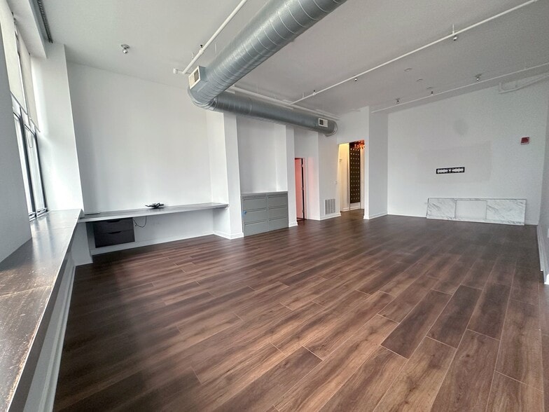 More Photos Of 824 W Superior St, Chicago Office Residential For Sale