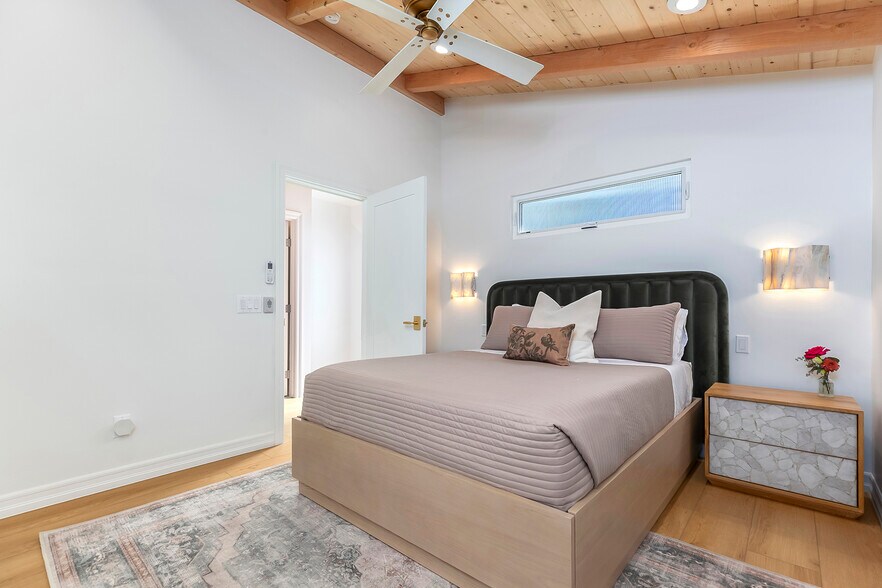 More Photos Of 3795 Ocean Front Walk, San Diego Apartments For Sale
