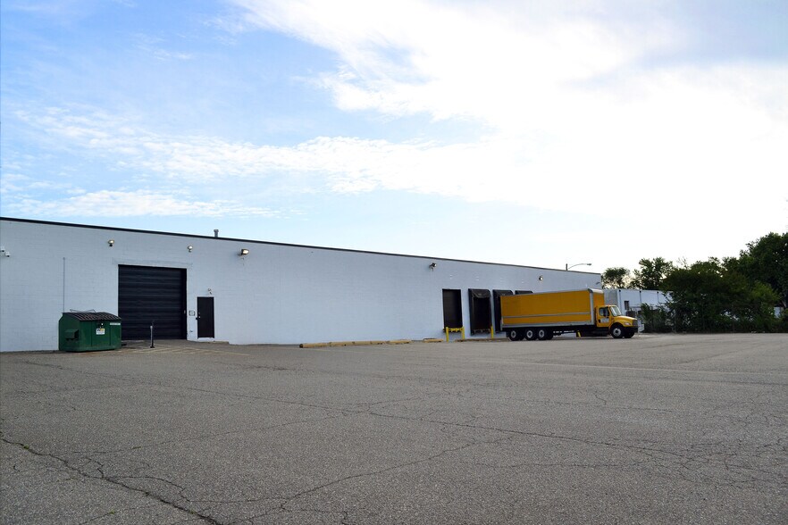 More Photos Of 514 Kaiser Dr, Folcroft Warehouse For Lease
