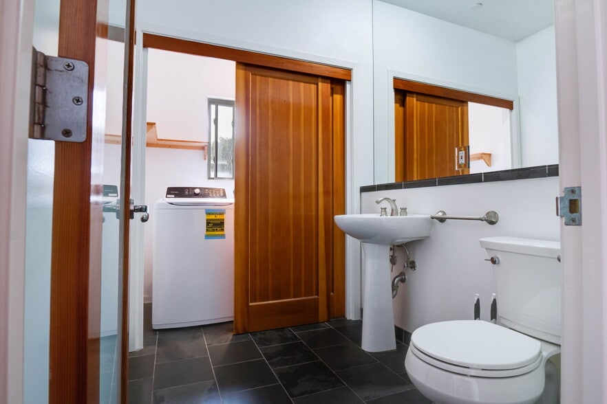 More Photos Of 1411-1413 Cloverfield Blvd, Santa Monica Apartments For Sale