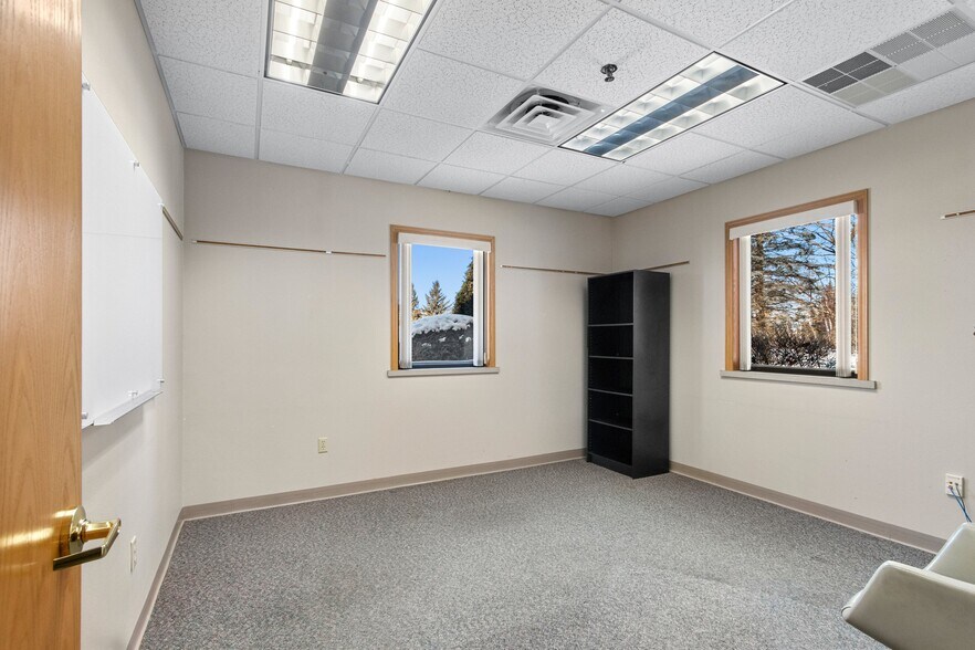 More Photos Of 2980 Walker Dr, Green Bay Office For Sale