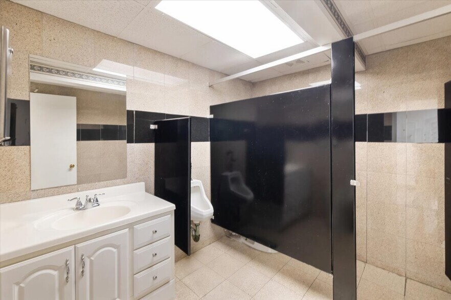 More Photos Of 24 Wyckoff Ave, Waldwick Medical For Lease