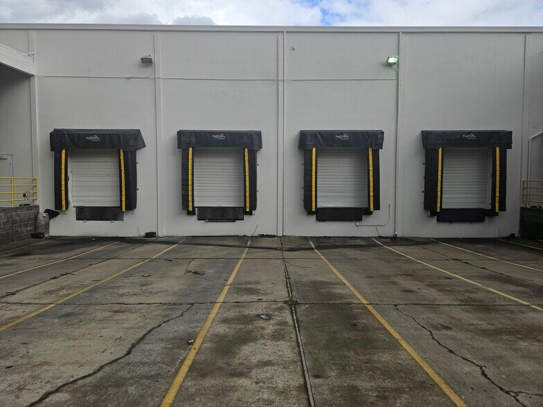 More Photos Of 4050 Pell Cir, Sacramento Warehouse For Sale