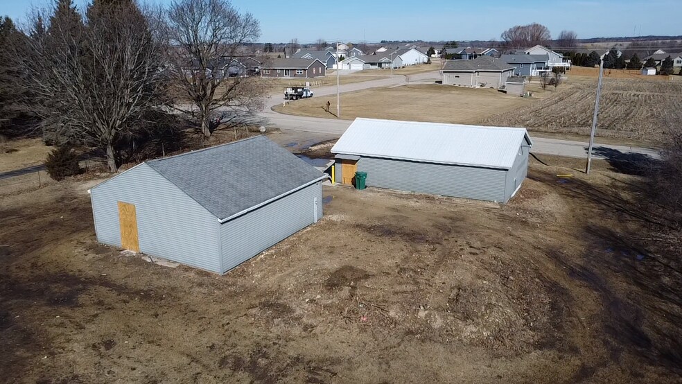 More Photos Of 3803 Rockport Rd, Janesville Flex For Sale