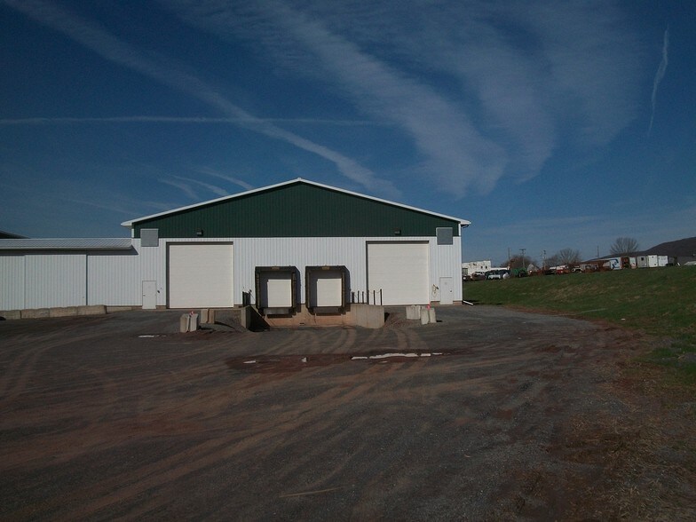 More Photos Of 31 Schwalm Rd, Tower City Warehouse For Lease
