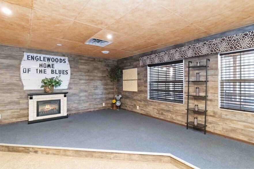 More Photos Of 362 W Dearborn St, Englewood Storefront For Sale