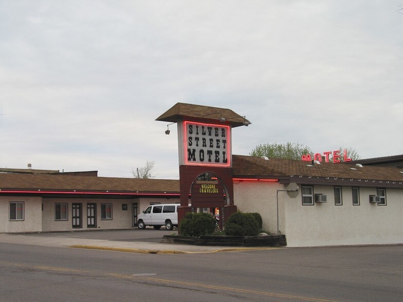 More Photos Of 100 Silver St, Hurley Hotel For Sale