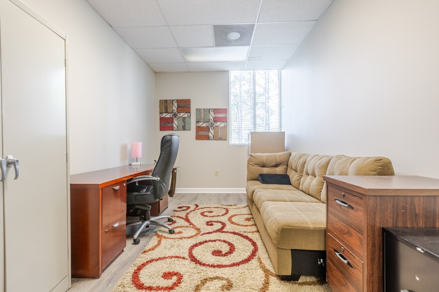 More Photos Of 100 Stone Village Dr, Fort Mill Bank For Lease