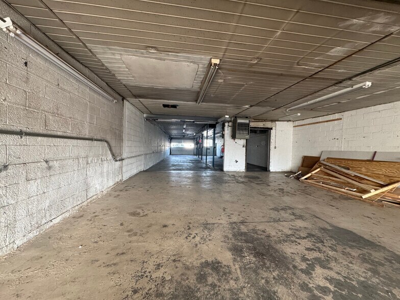 More Photos Of 52A Mill Rd, Freeport Warehouse For Lease