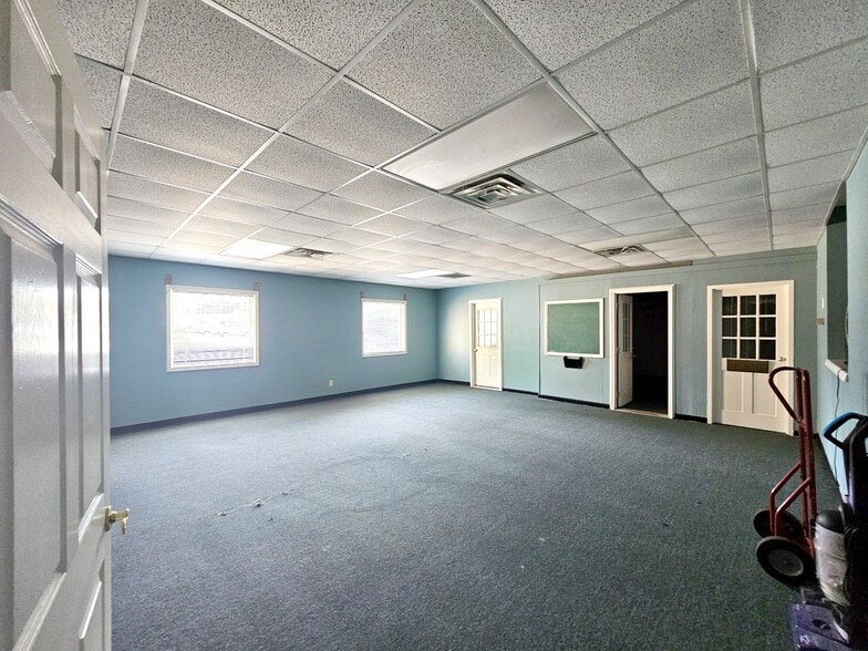 More Photos Of 425 S Lee St, Whiteville Office For Sale